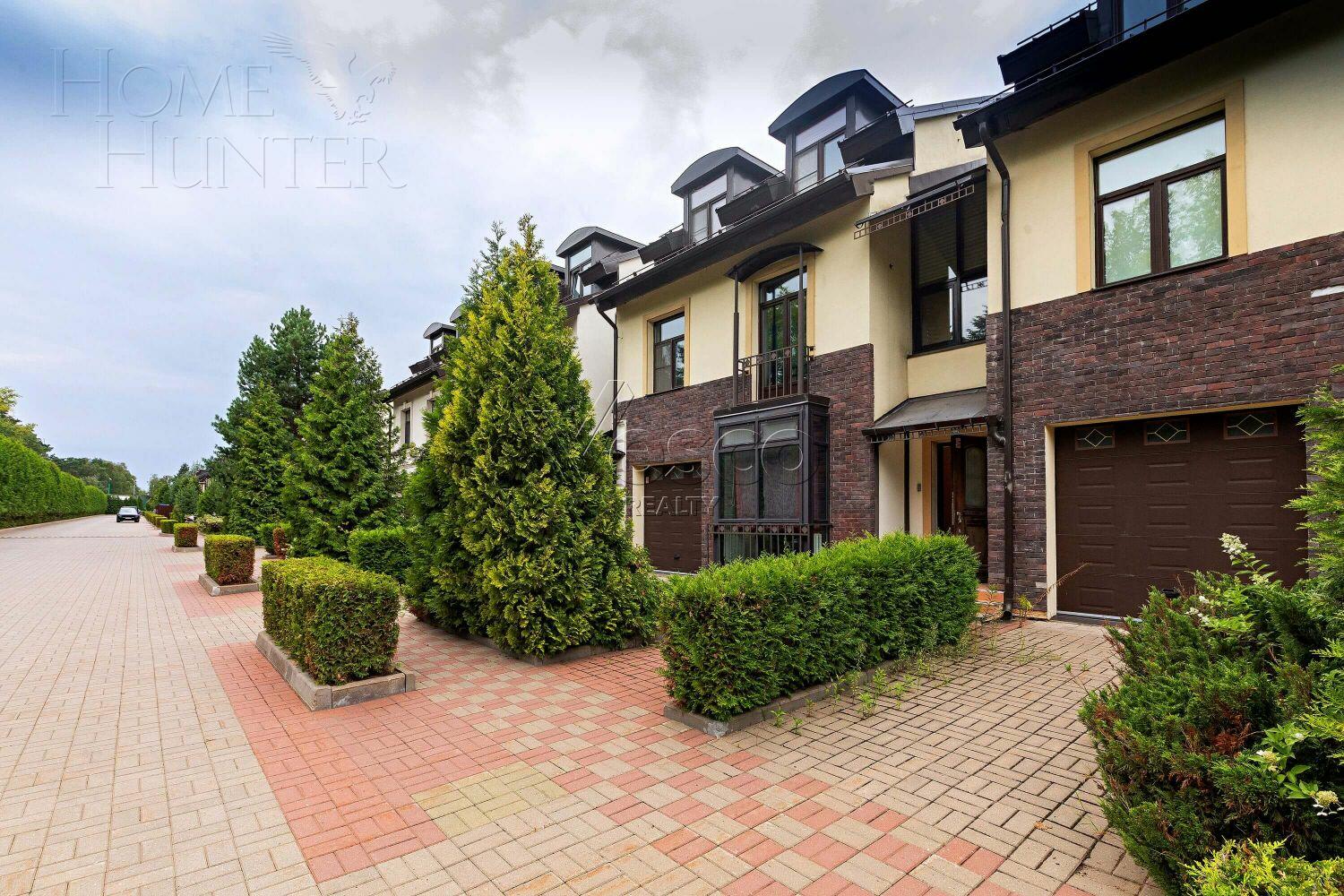 3-этажный таунхаус 350 м² с отделкой