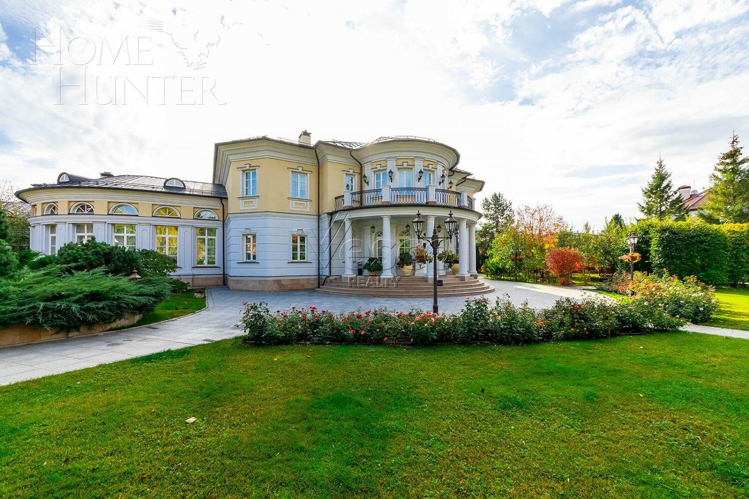 3-этажный коттедж 1 800 м² с отделкой