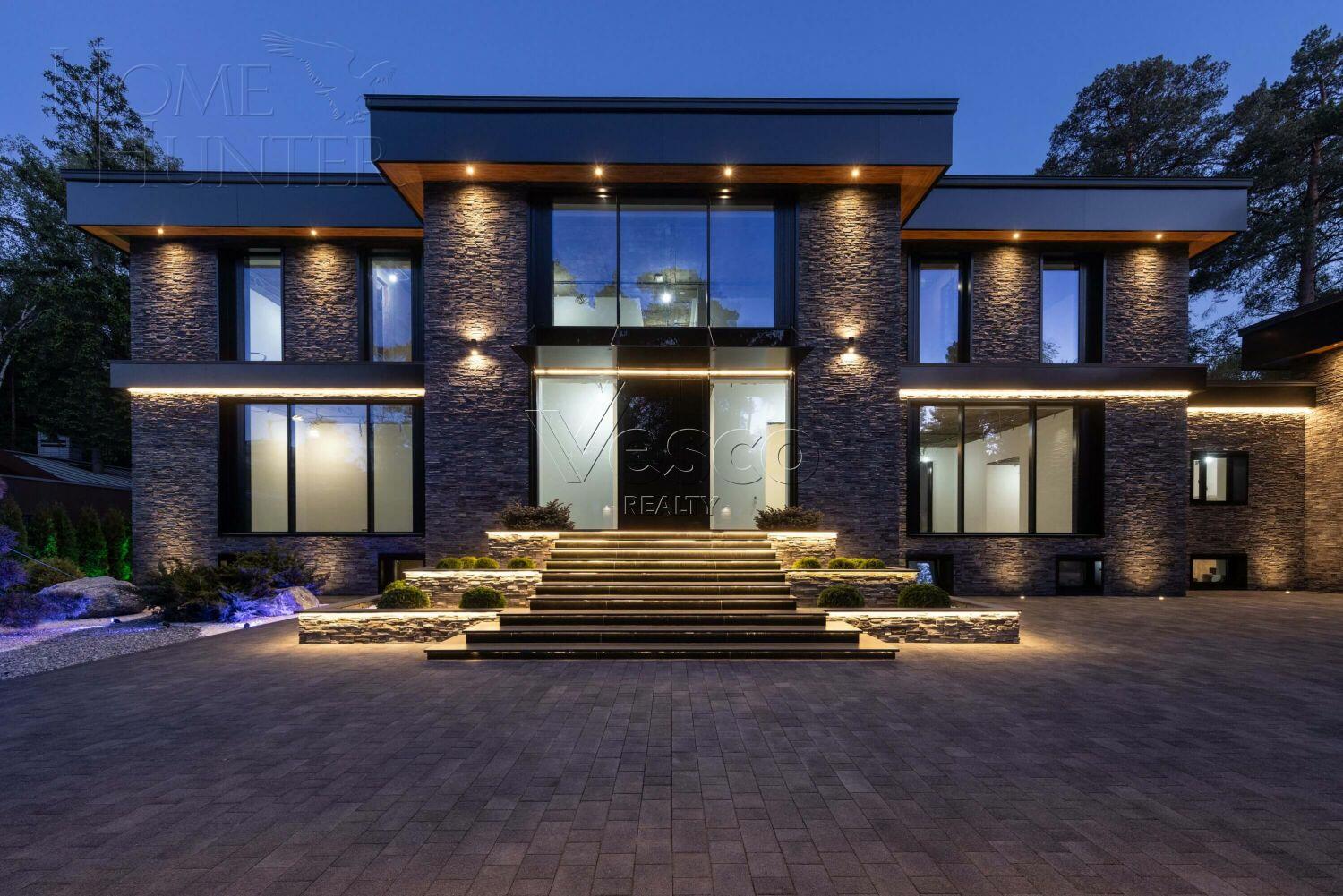 2-этажный коттедж 1 700 м² без отделки