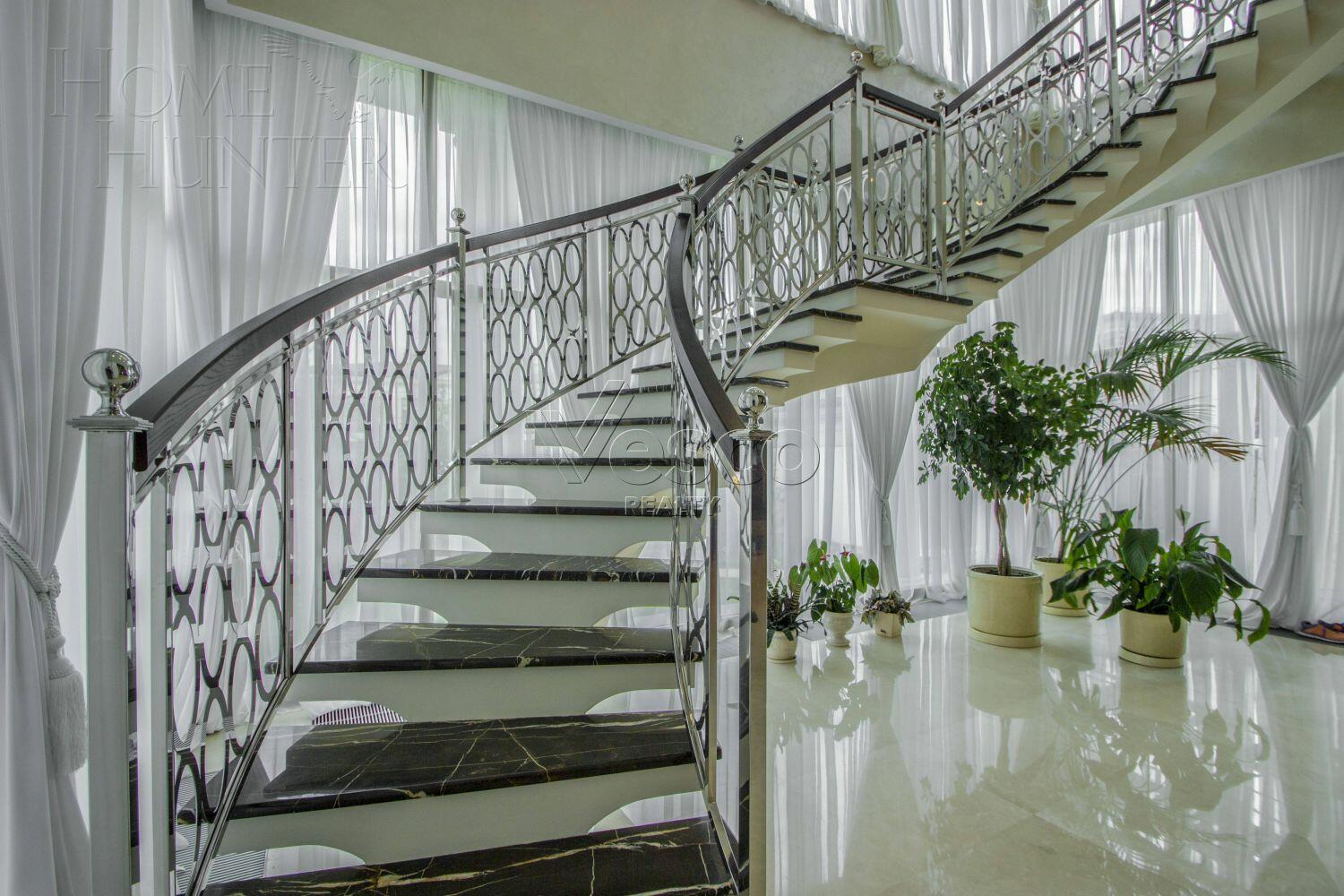 2-этажный коттедж 1 250 м² с отделкой