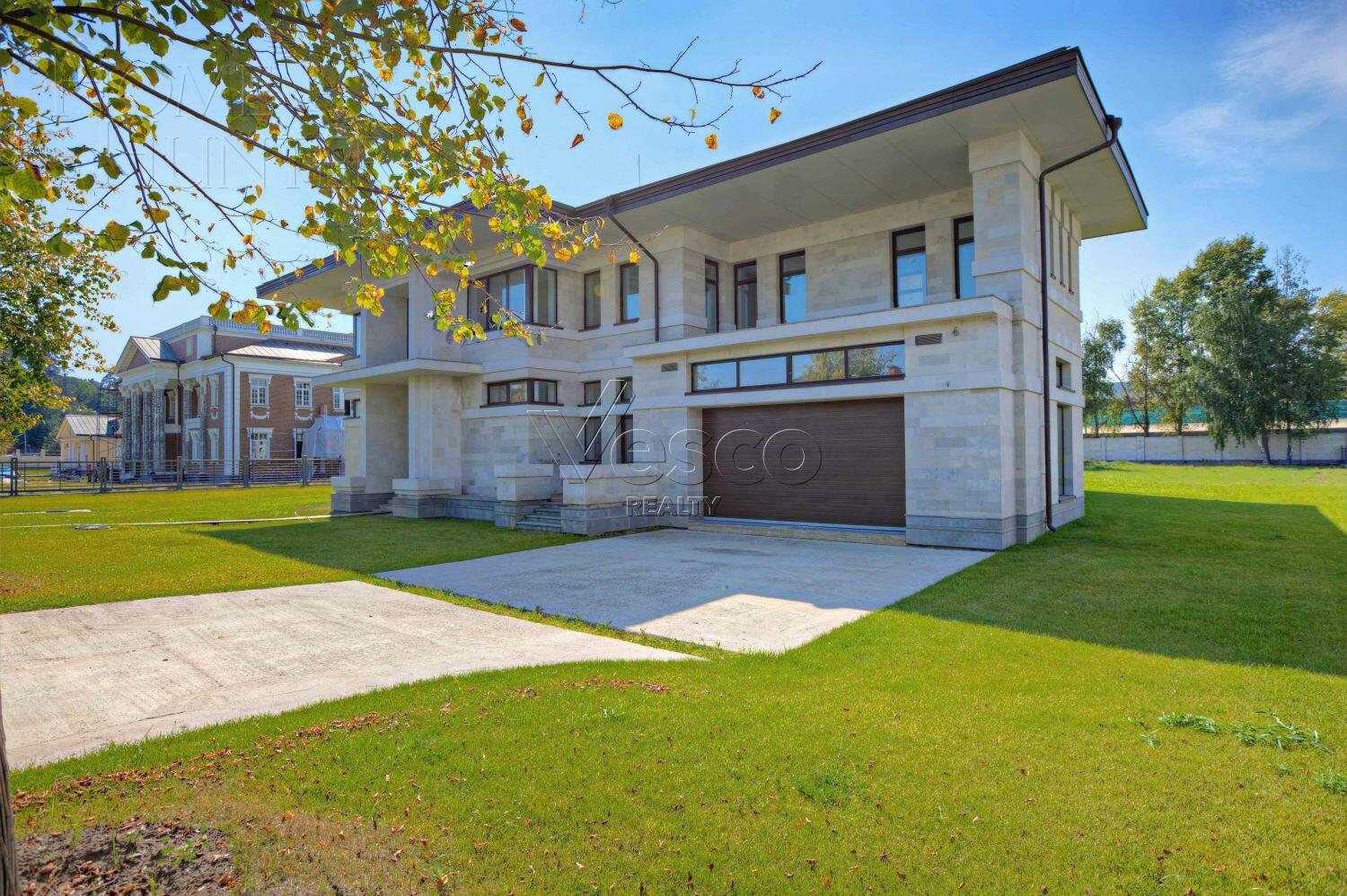 2-этажный коттедж 949 м² без отделки