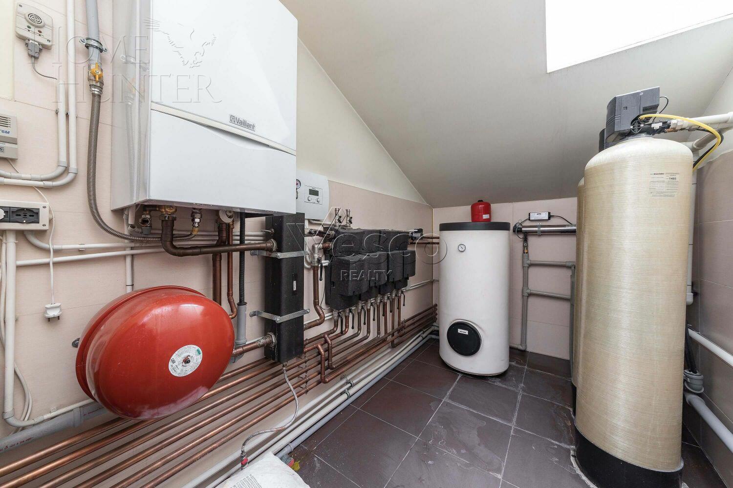 3-этажный таунхаус 350 м² с отделкой