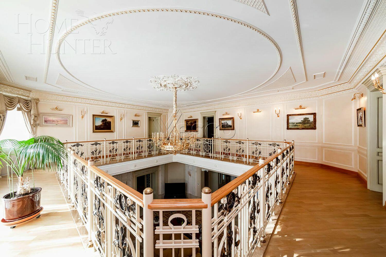 3-этажный коттедж 1 800 м² с отделкой