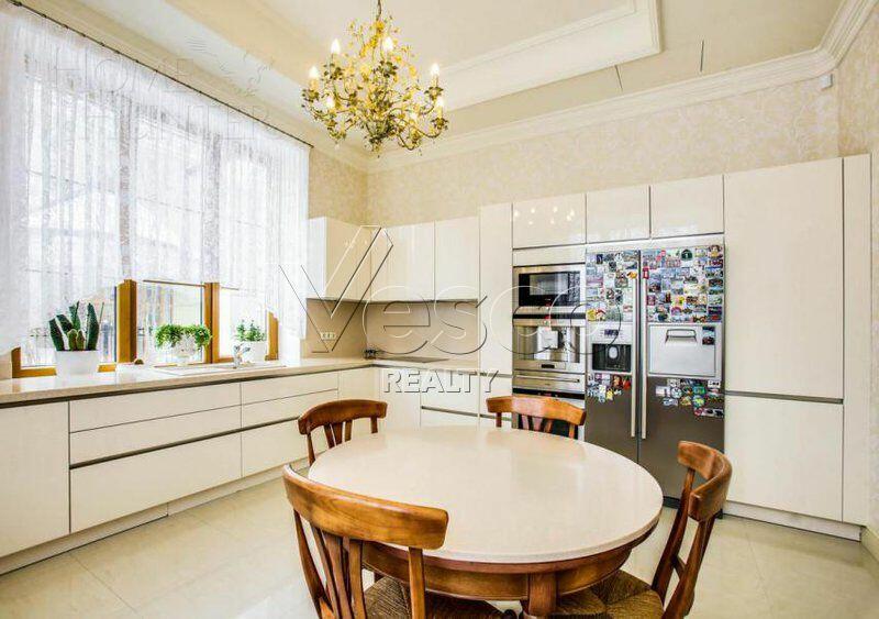 3-этажный коттедж 750 м² с отделкой