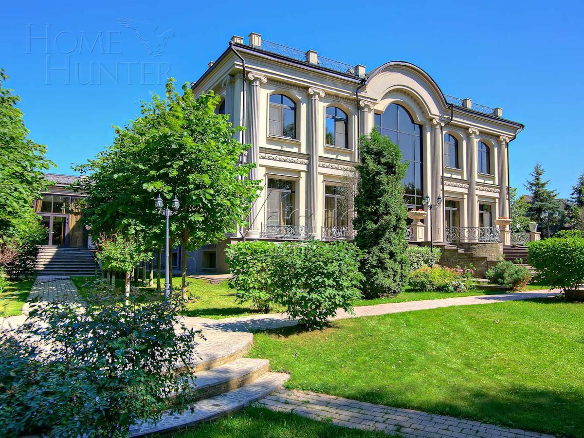 2-этажный коттедж 1 360 м² с отделкой