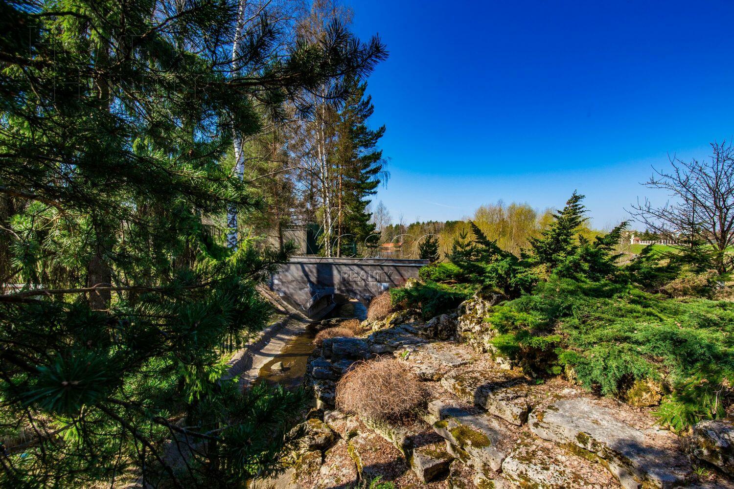 3-этажный коттедж 2 400 м² с отделкой