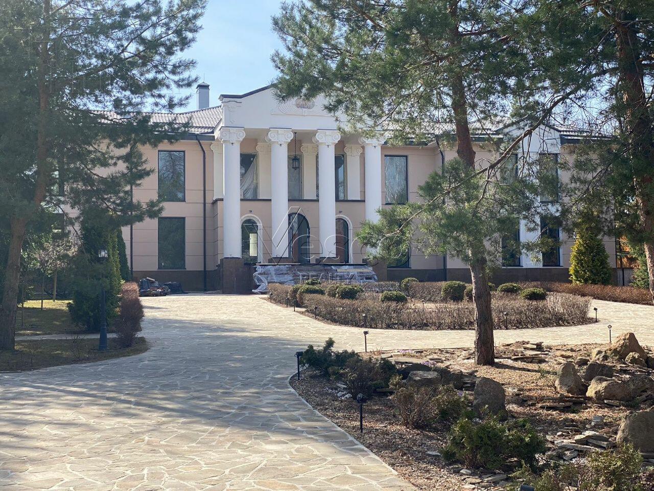 2-этажный коттедж 1 550 м² без отделки