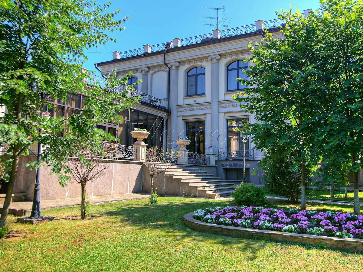 2-этажный коттедж 1 360 м² с отделкой