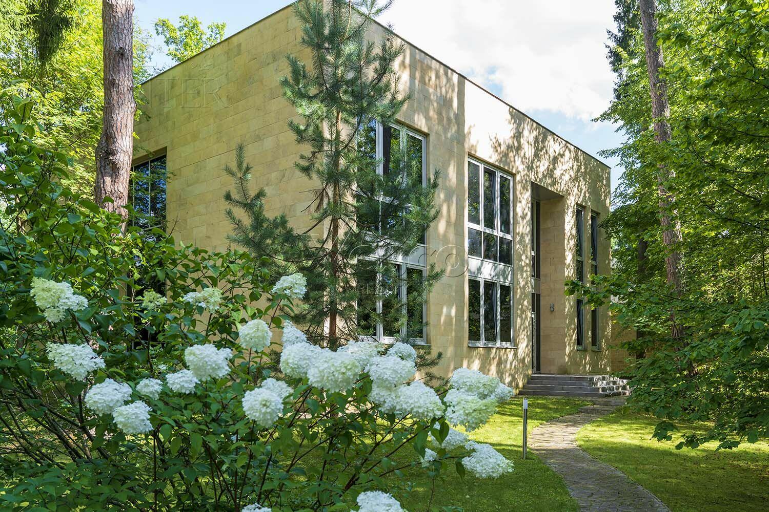 2-этажный коттедж 1 518 м² с отделкой