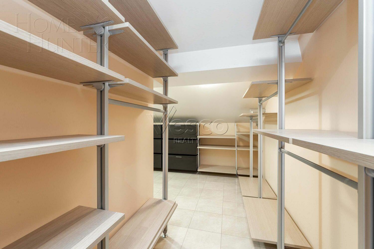 3-этажный таунхаус 350 м² с отделкой