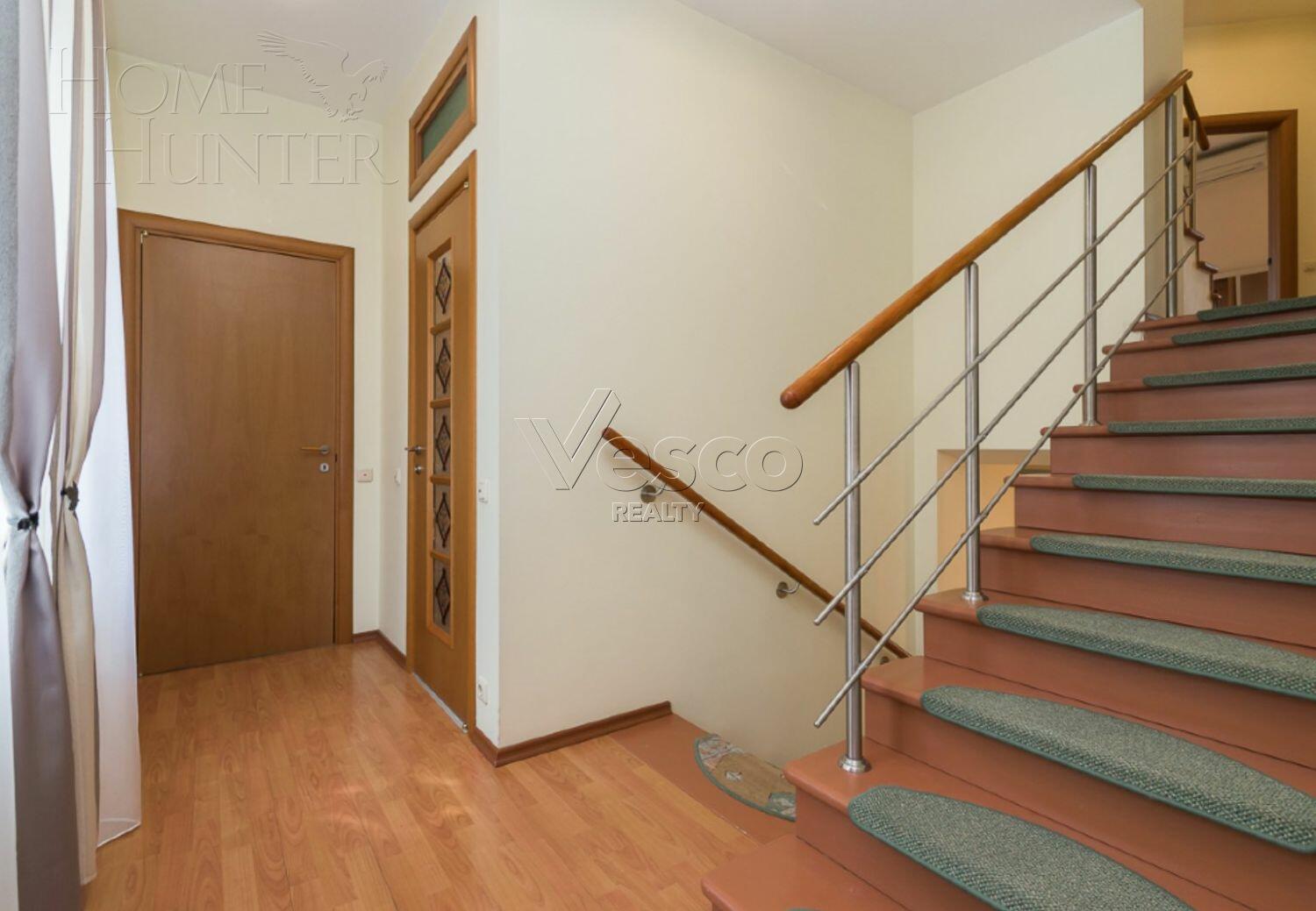 3-этажный коттедж 287 м² с отделкой