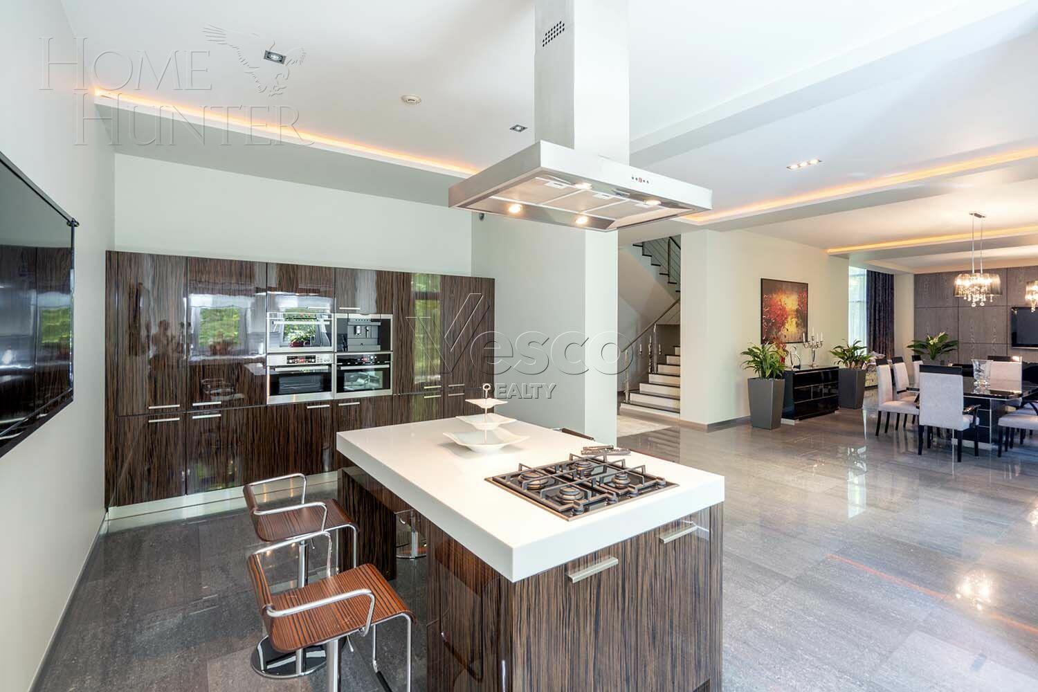 2-этажный коттедж 1 518 м² с отделкой