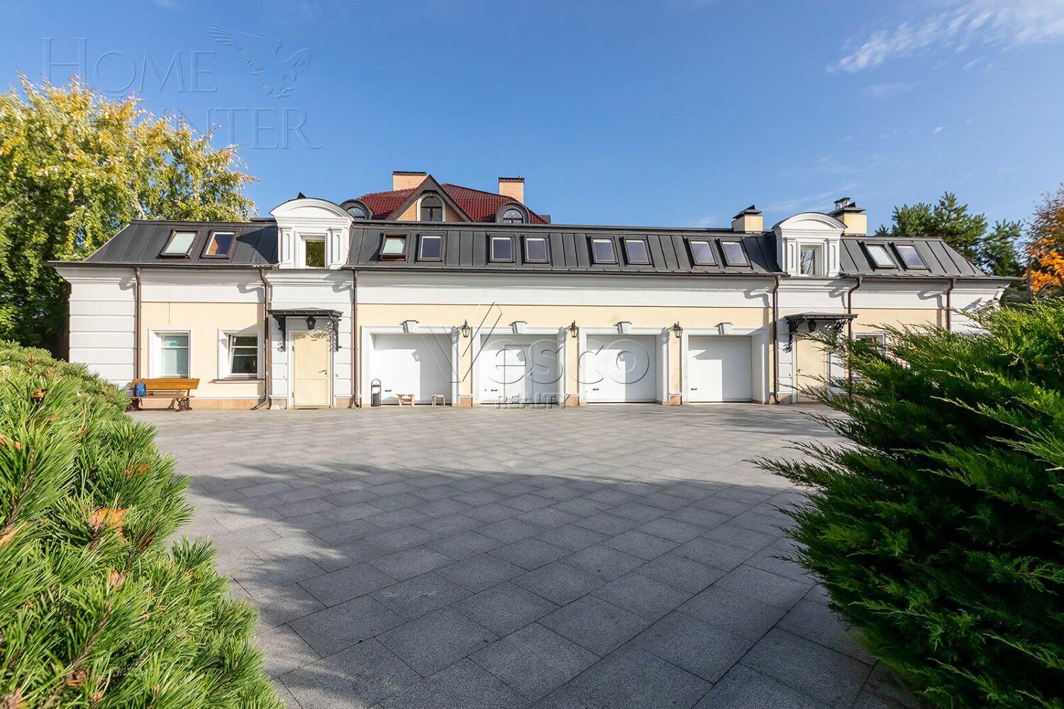 3-этажный коттедж 1 800 м² с отделкой