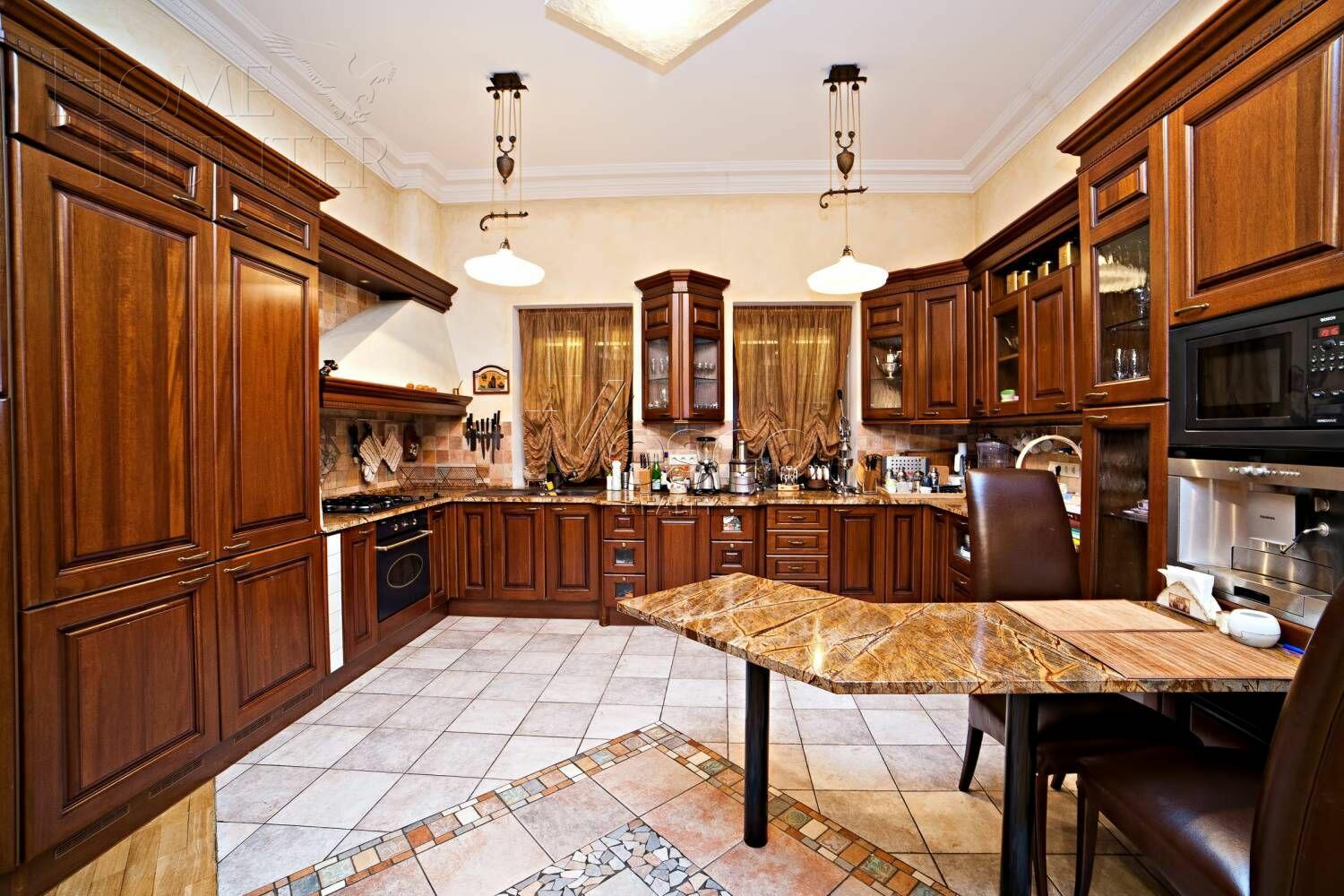 2-этажный коттедж 550 м² с отделкой