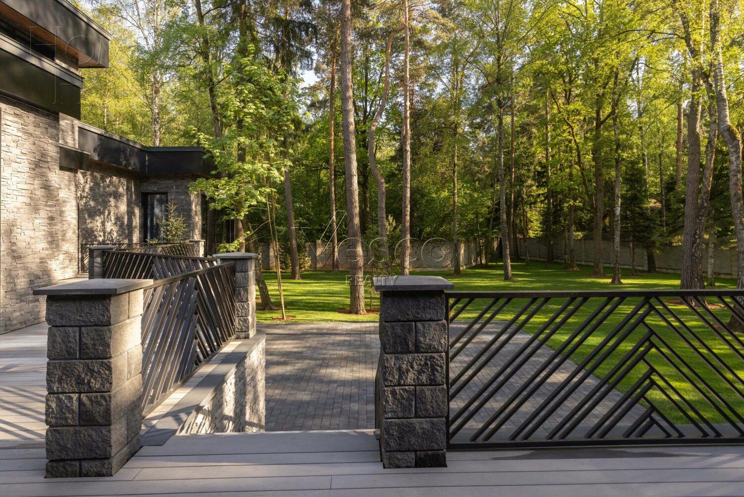 2-этажный коттедж 1 700 м² без отделки