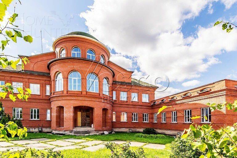 3-этажный коттедж 2 700 м² без отделки