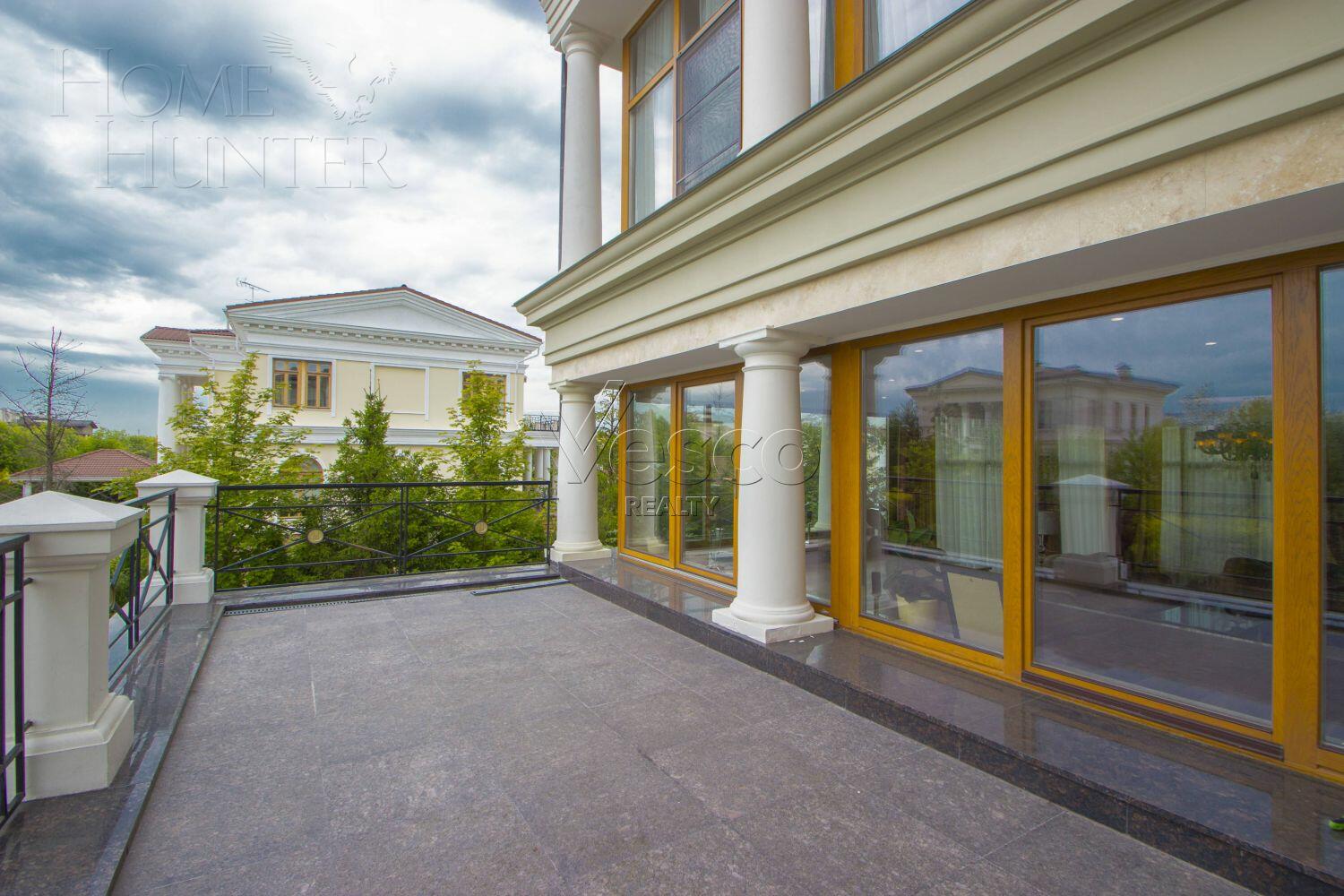 2-этажный коттедж 1 250 м² с отделкой