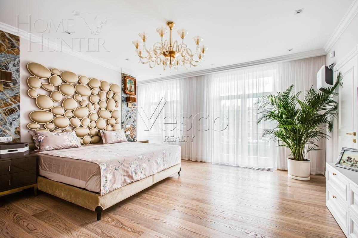 3-этажный коттедж 550 м² с отделкой