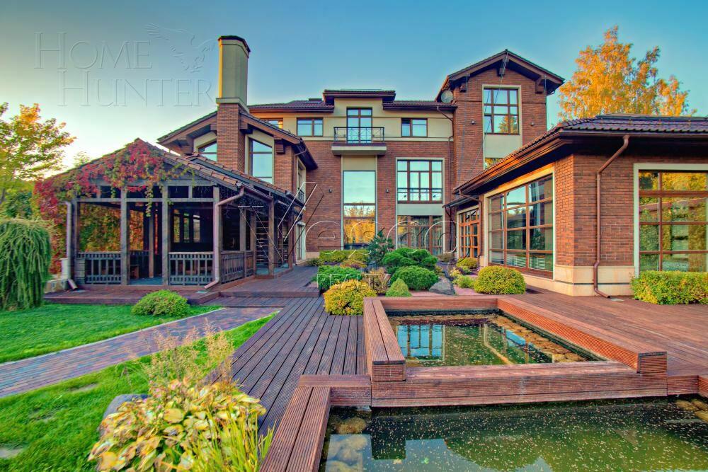 2-этажный коттедж 1 300 м² с отделкой