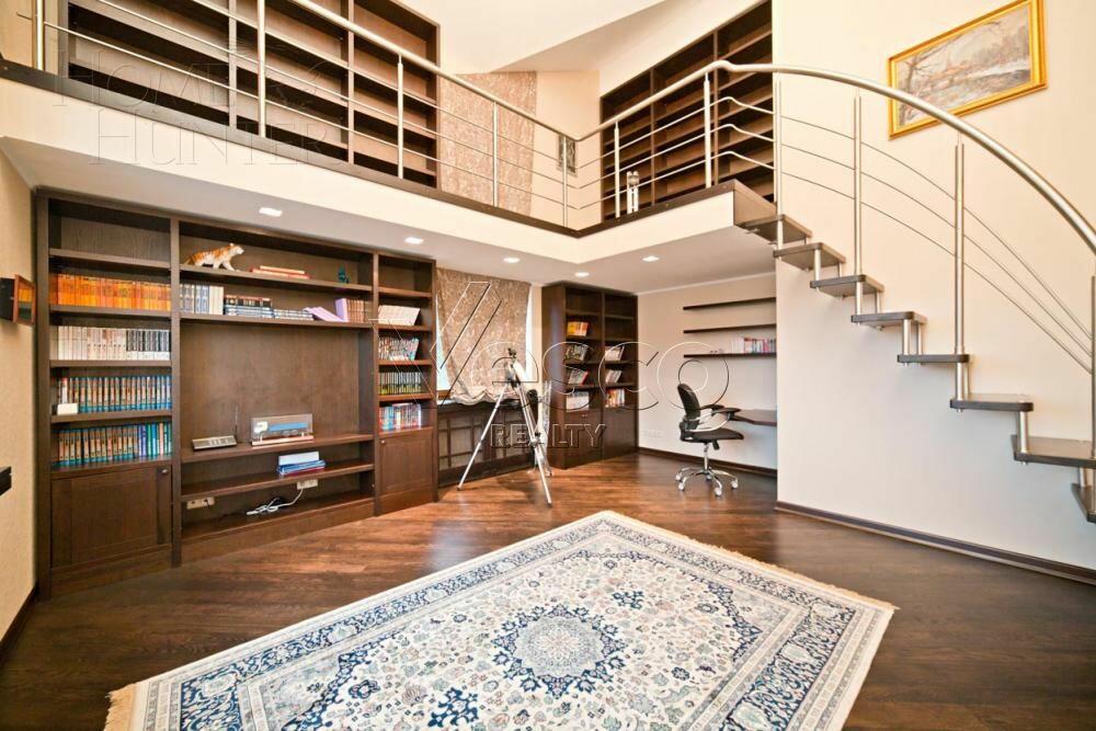 2-этажный коттедж 1 300 м² с отделкой