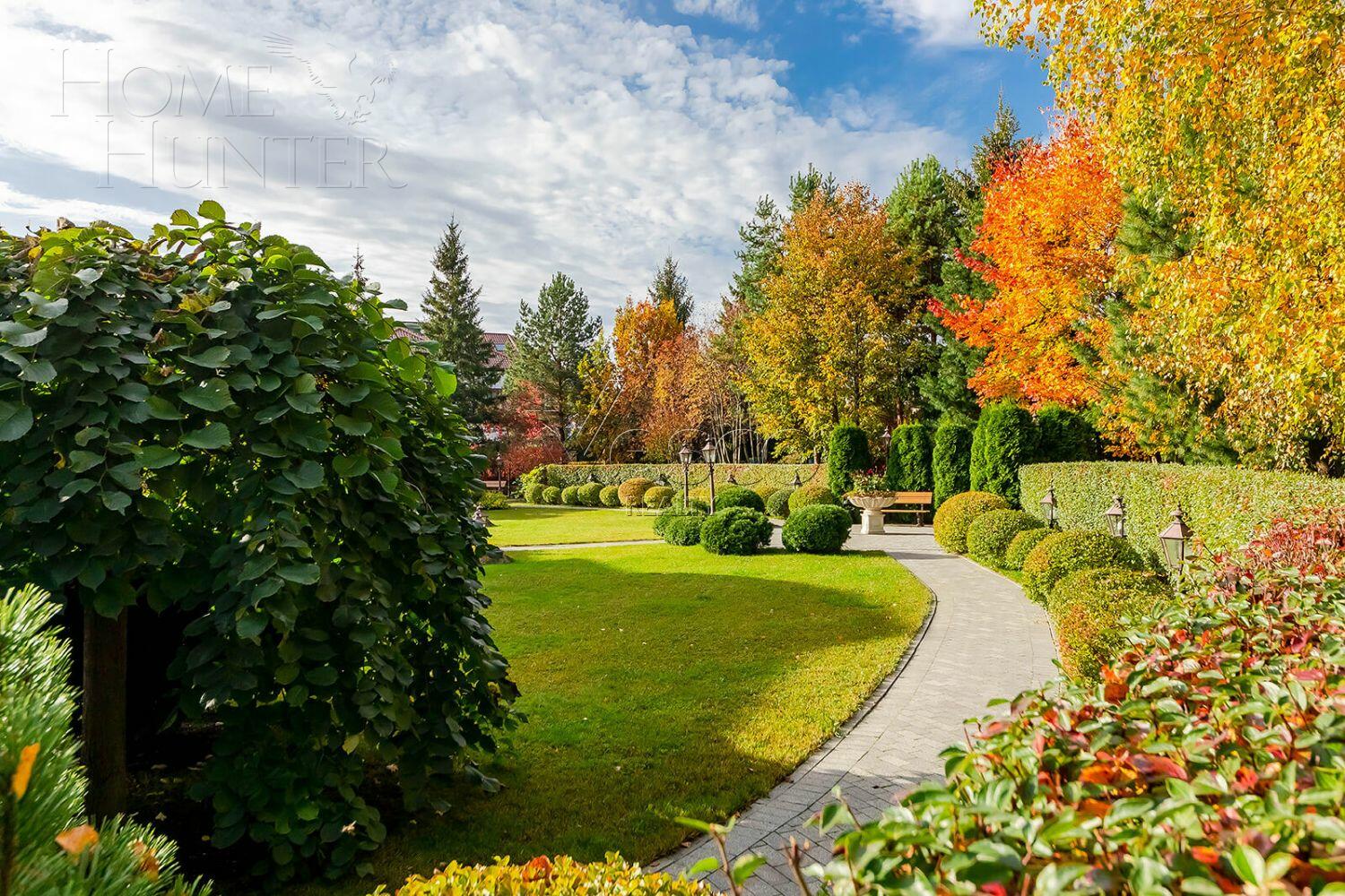 3-этажный коттедж 1 800 м² с отделкой