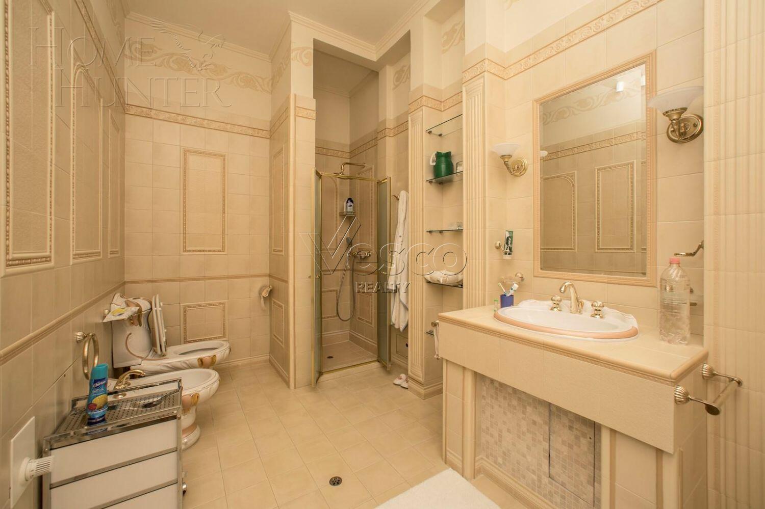 3-этажный коттедж 2 000 м² с отделкой