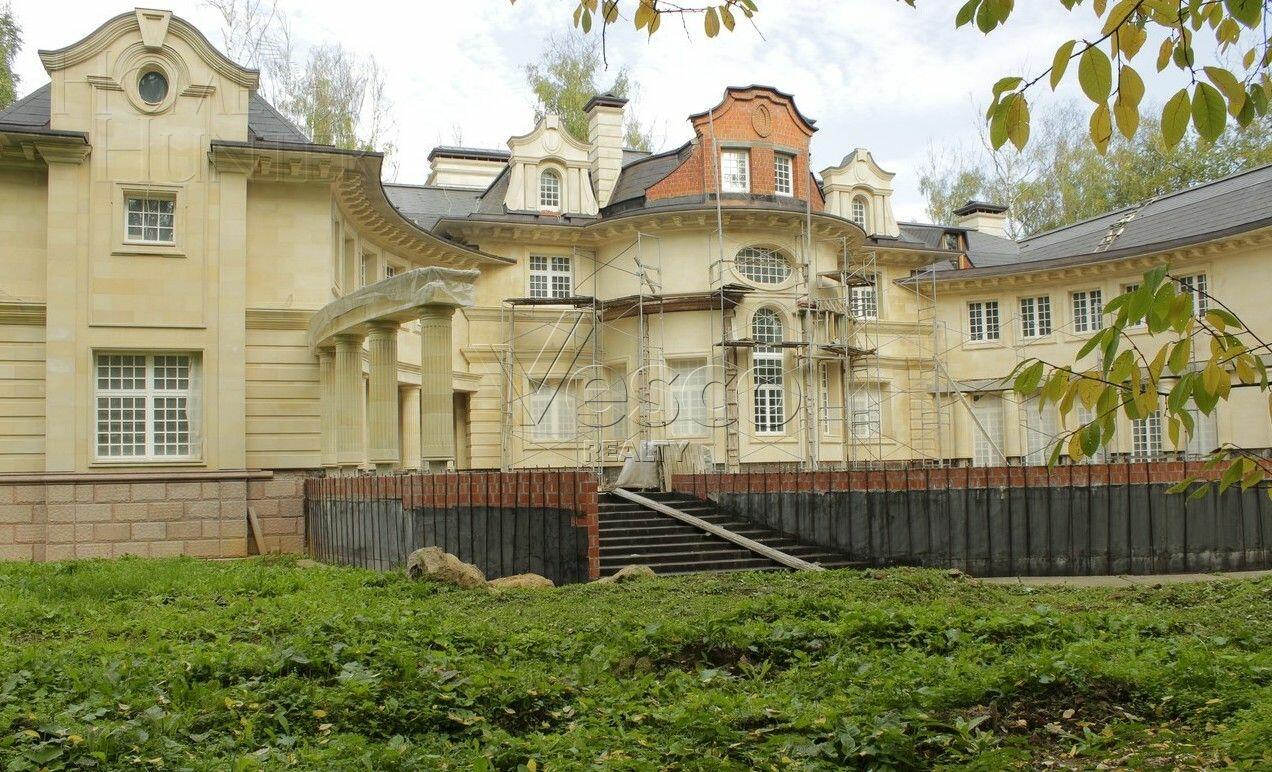 2-этажный коттедж 3 100 м² без отделки