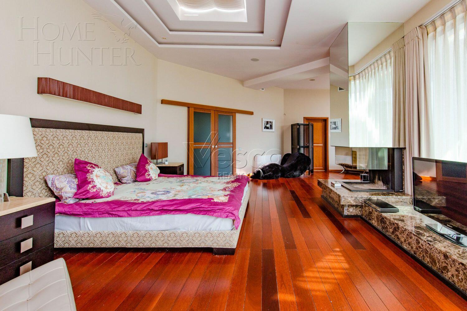 3-этажный коттедж 2 400 м² с отделкой