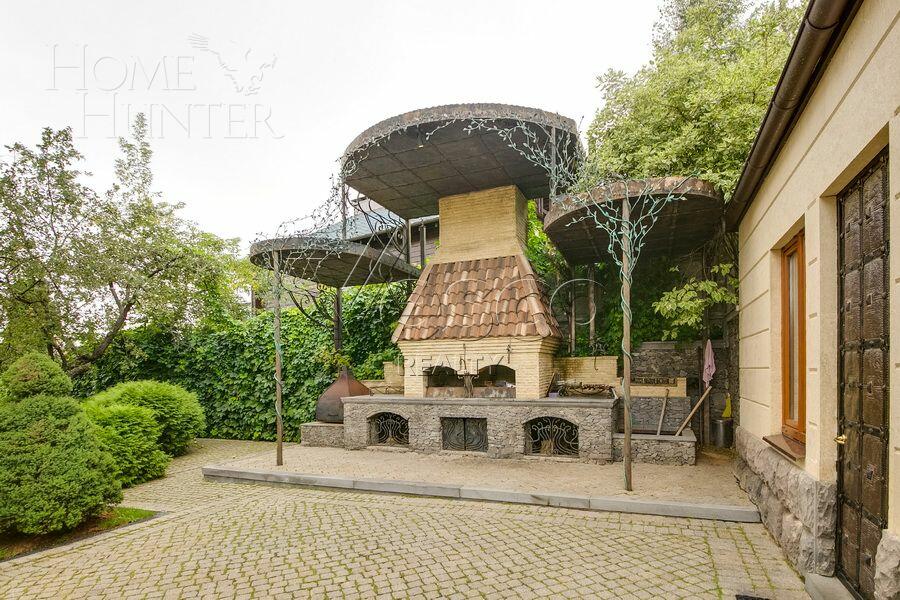 3-этажный коттедж 1 200 м² без отделки