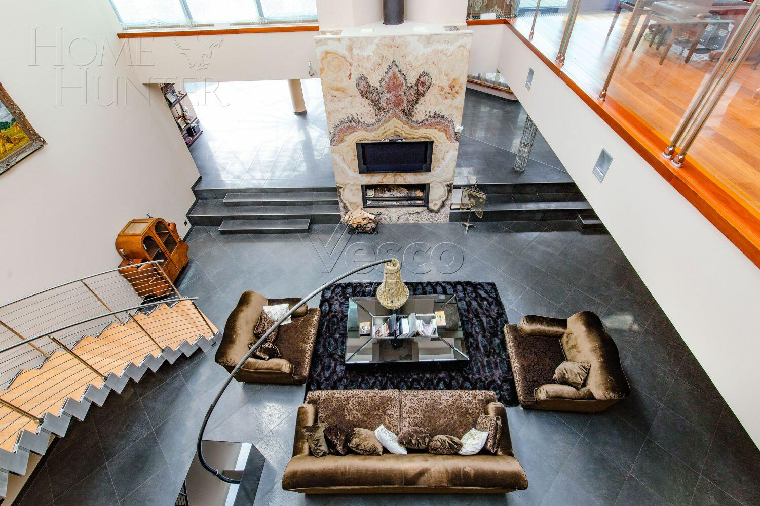 3-этажный коттедж 2 400 м² с отделкой