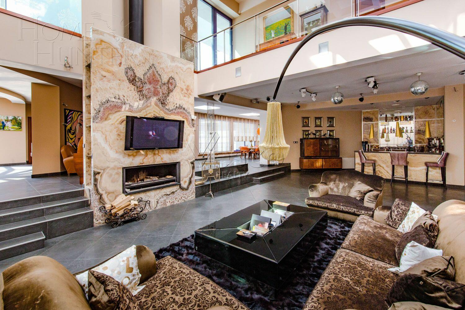 3-этажный коттедж 2 400 м² с отделкой