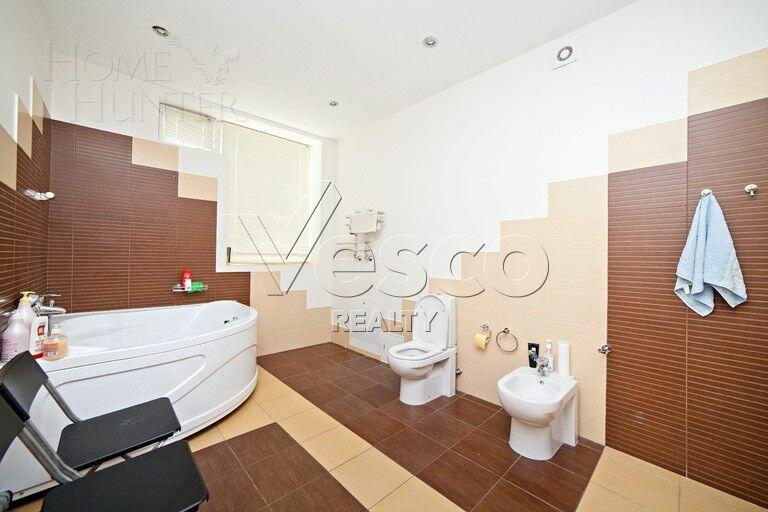 3-этажный таунхаус 450 м² с отделкой