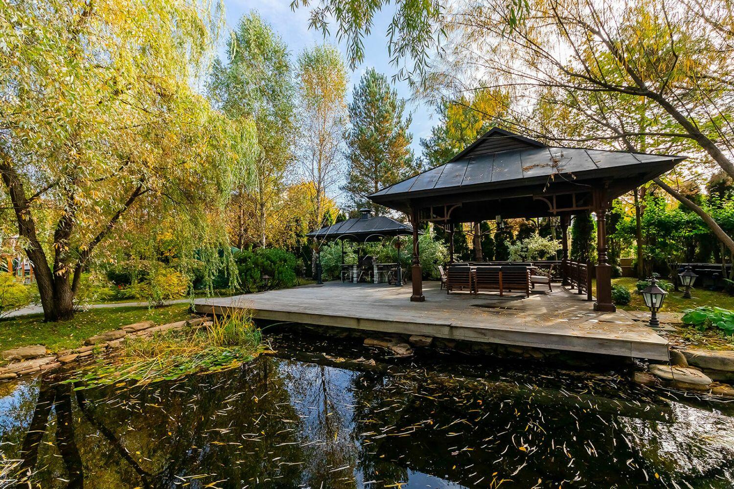 3-этажный коттедж 1 800 м² с отделкой