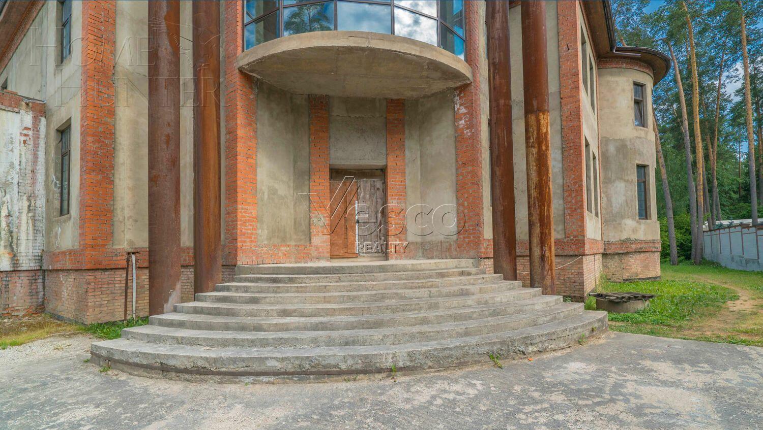 2-этажный коттедж 950 м² без отделки