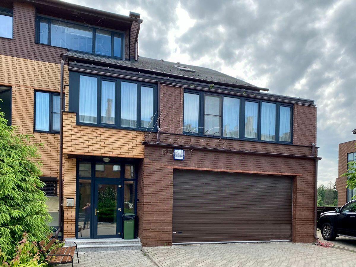 3-этажный таунхаус 500 м² с отделкой