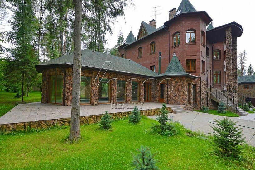 2-этажный коттедж 1 500 м² с отделкой