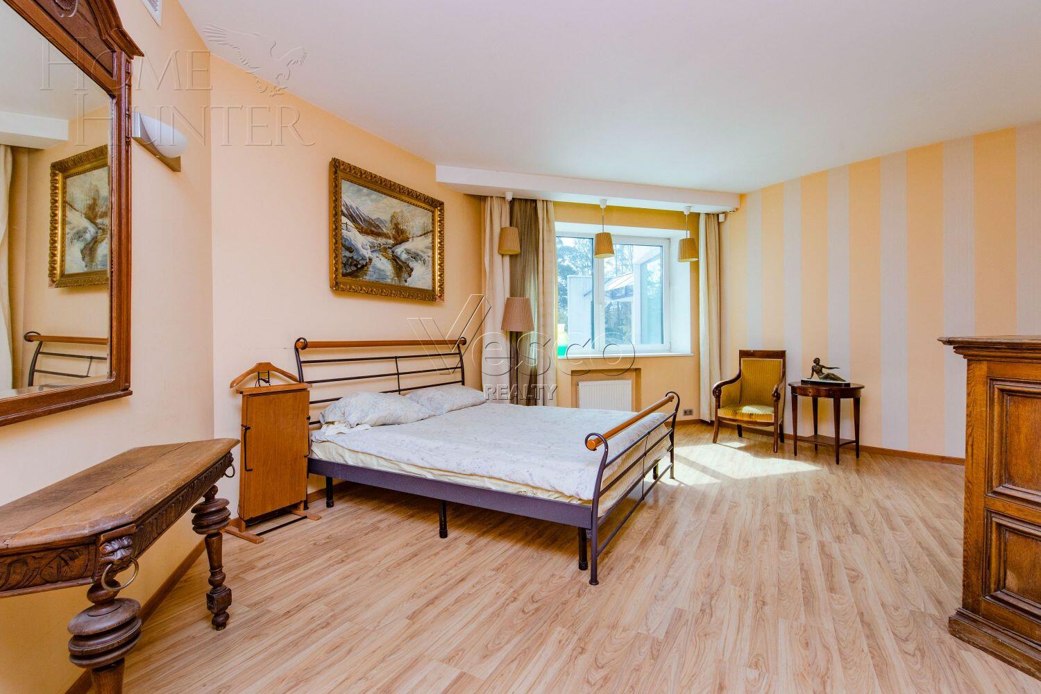 3-этажный коттедж 2 400 м² с отделкой