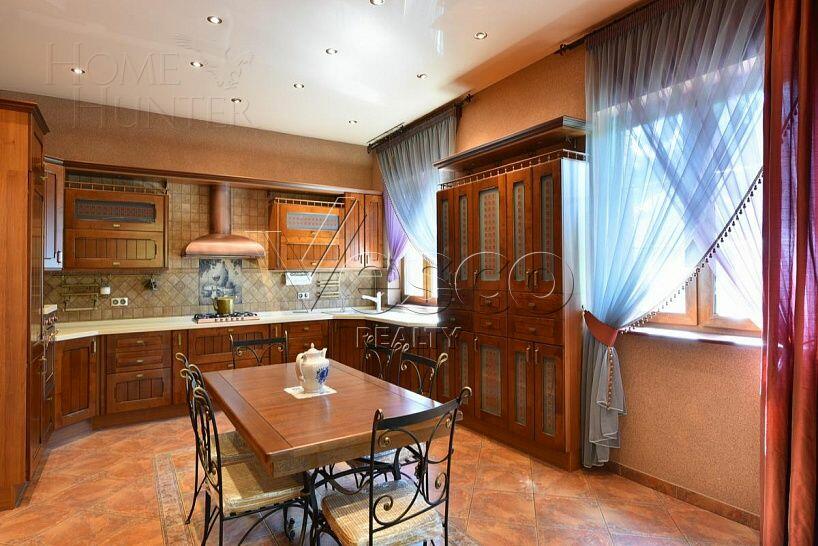 2-этажный коттедж 1 500 м² с отделкой