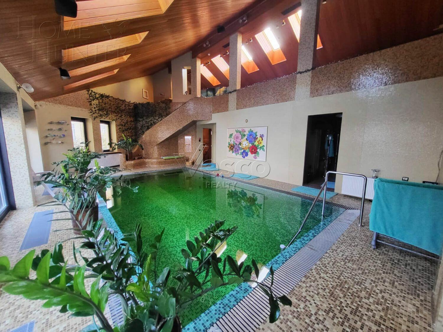 2-этажный коттедж 1 300 м² с отделкой