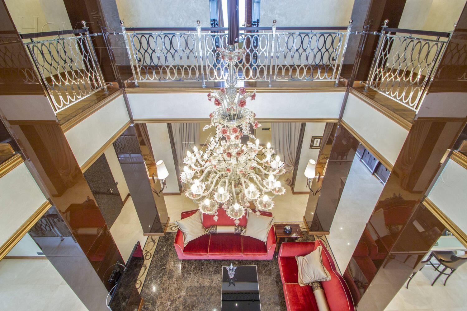 2-этажный коттедж 1 250 м² с отделкой