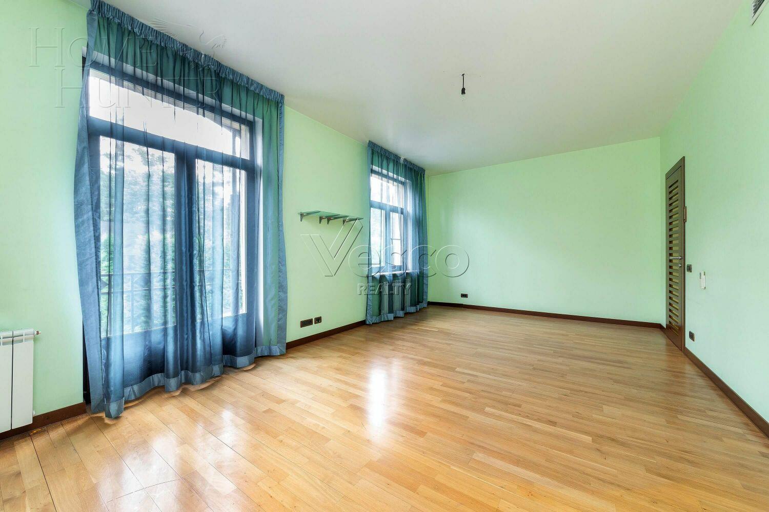 3-этажный таунхаус 350 м² с отделкой