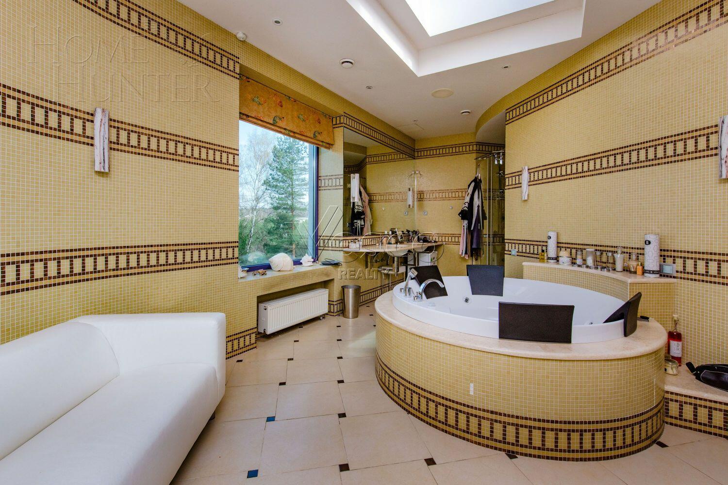 3-этажный коттедж 2 400 м² с отделкой