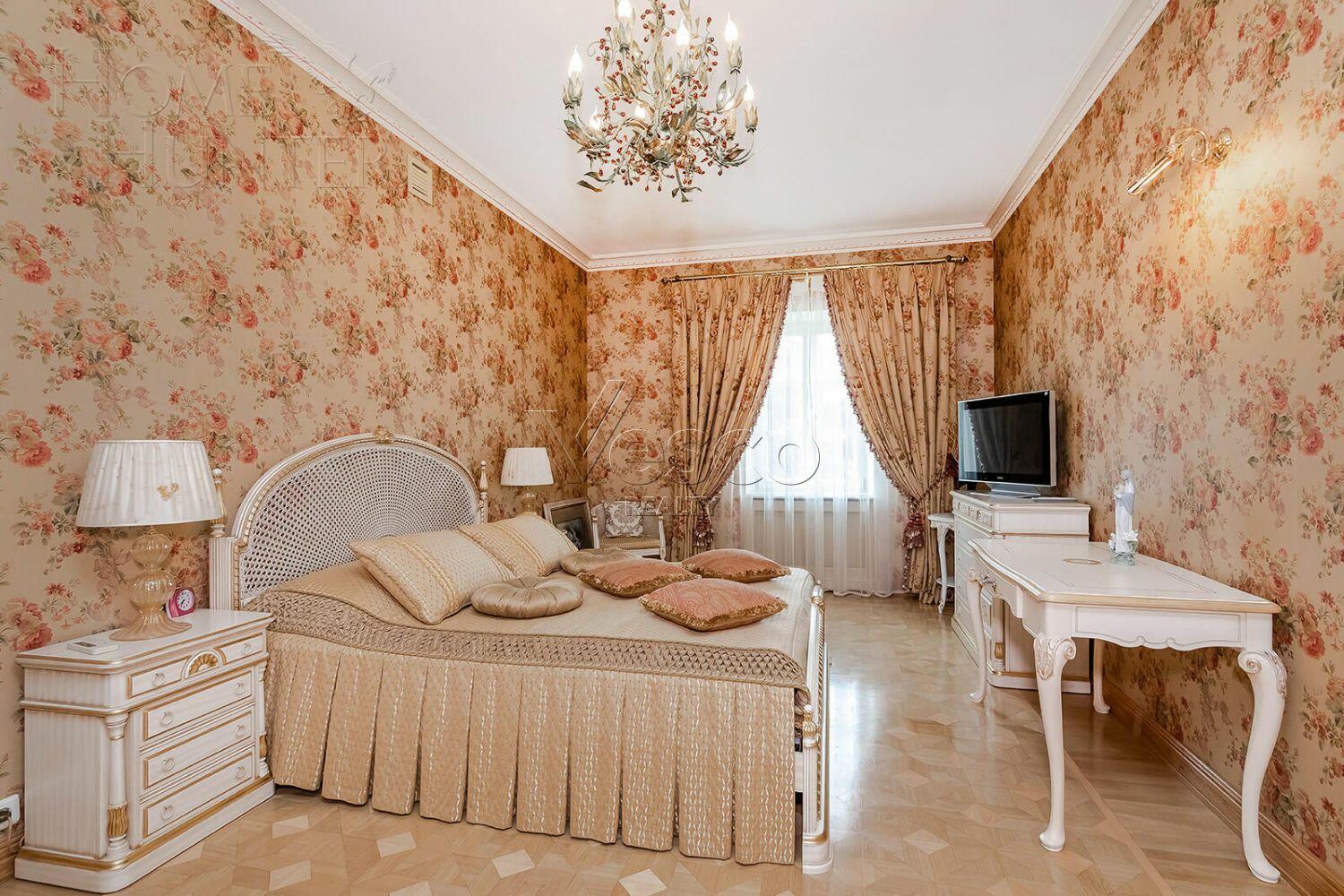 3-этажный коттедж 1 800 м² с отделкой