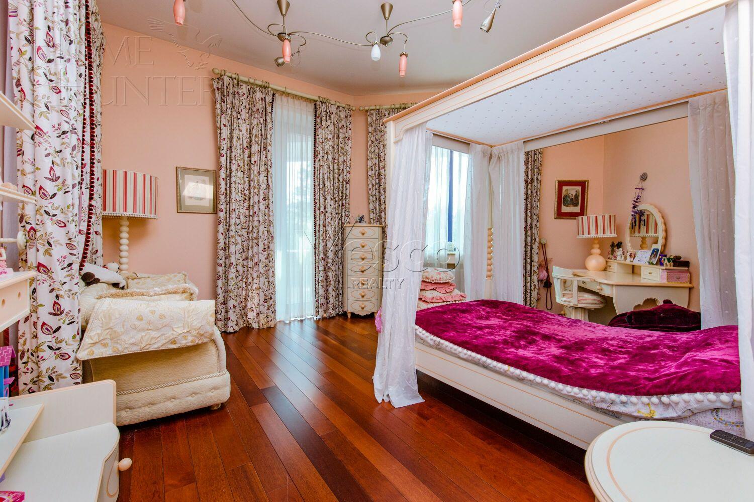 3-этажный коттедж 2 400 м² с отделкой