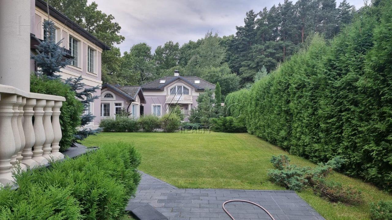 3-этажный коттедж 1 162 м² с отделкой