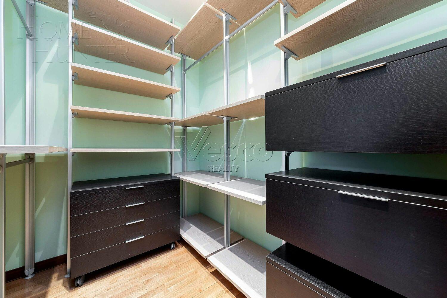 3-этажный таунхаус 350 м² с отделкой