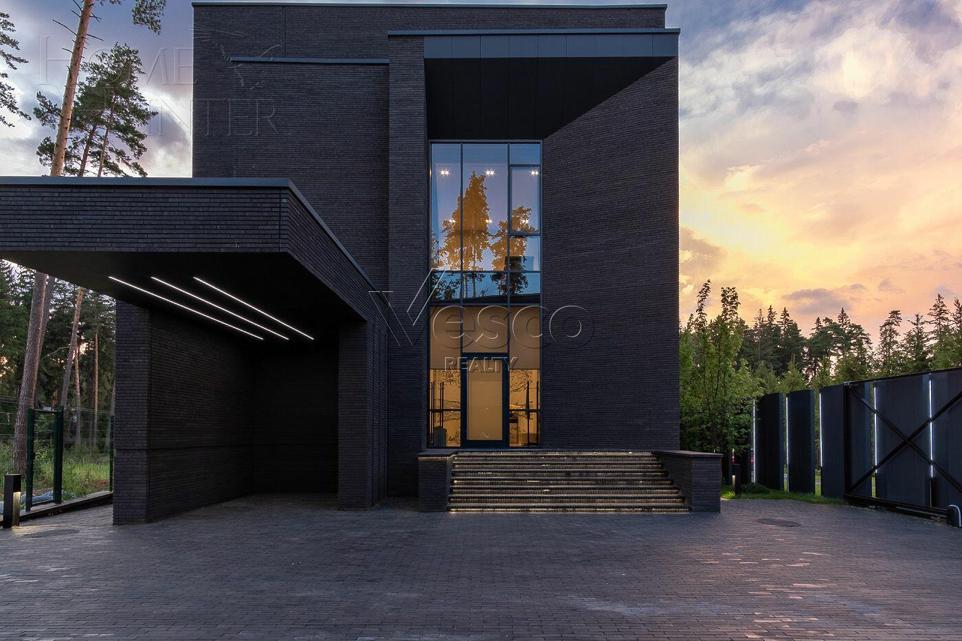 3-этажный коттедж 1 848 м² с отделкой