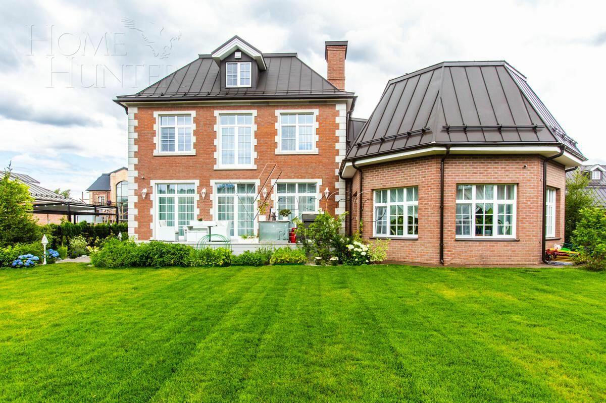 3-этажный коттедж 550 м² с отделкой