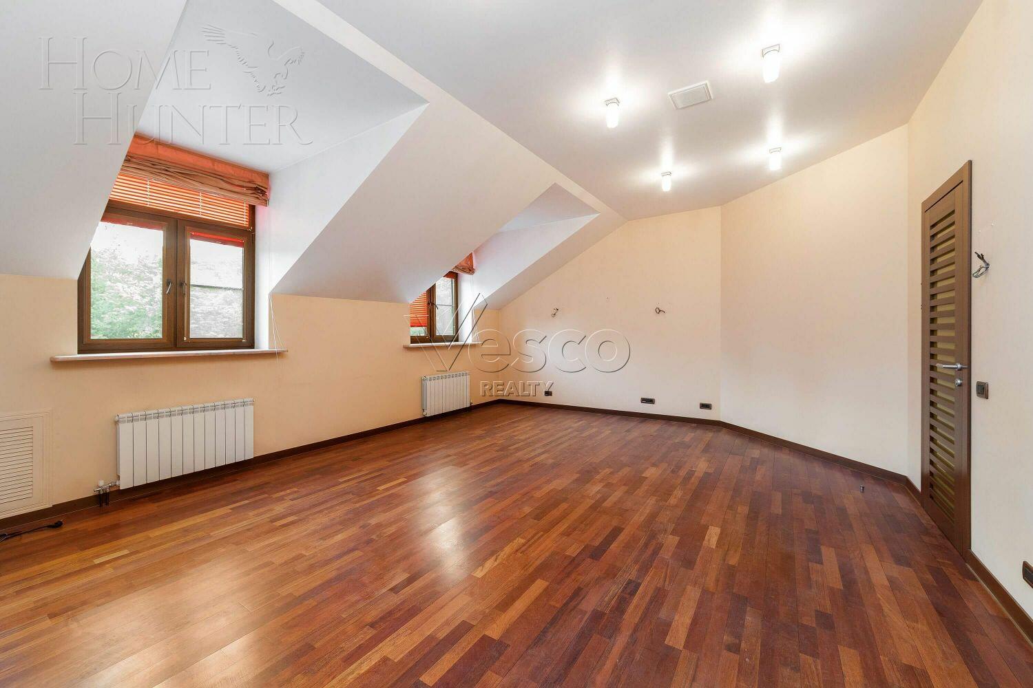 3-этажный таунхаус 350 м² с отделкой