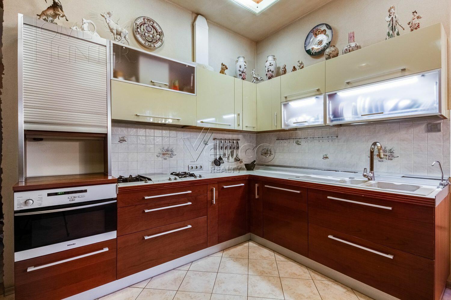 2-этажный коттедж 660 м² с отделкой